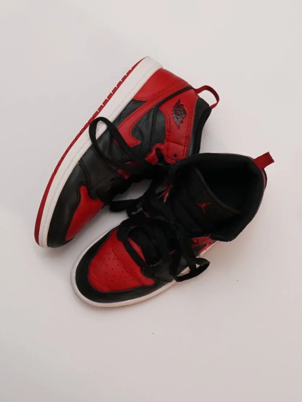Jordan 1 Mid, black and red, size 3Y